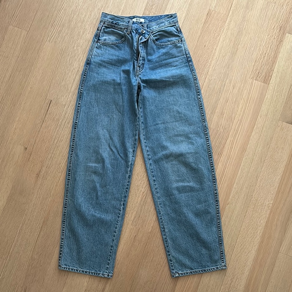 Uniqlo U high waist relaxed jeans medium wash size 23 x 30 in